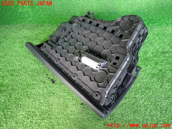 2UPJ-9231797516]BMW 320i(8A20)グローブボックス1 中古 (F30)_2