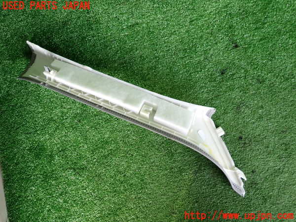 2UPJ-9231797660]BMW 320i(8A20)左フロントピラートリム 中古 (F30)_3