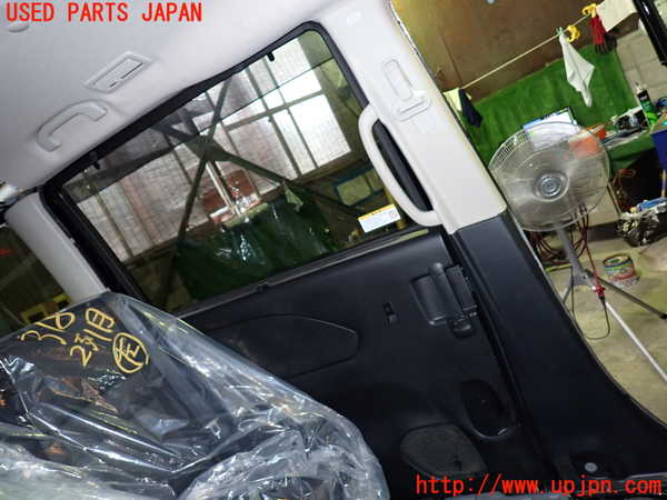 1UPJ-9231811320]セレナ C27系(GFC27)左後ドア AGC M2L3 中古_5
