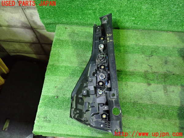 1UPJ-9231811530]セレナ C27系(GFC27)右テールランプ 中古_2