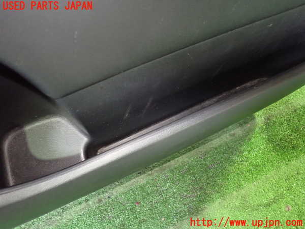 1UPJ-9231811234]セレナ C27系(GFC27)右前ドア内張り 中古_3