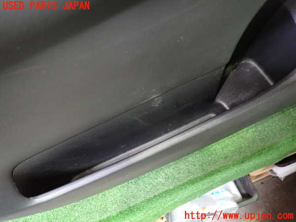 1UPJ-9231811264]セレナ C27系(GFC27)左前ドア内張り 中古_3