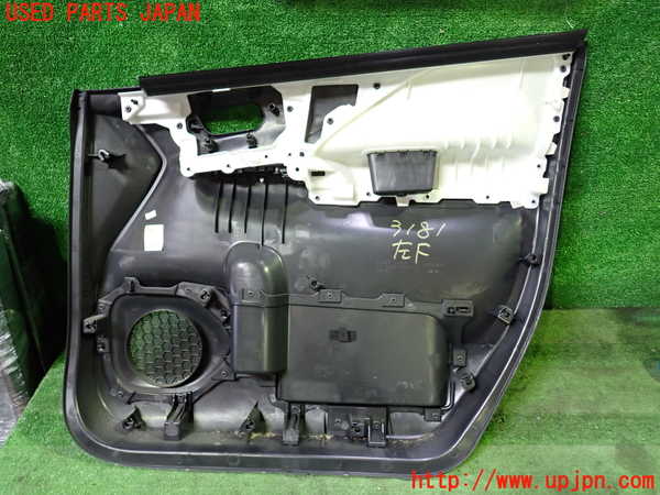 1UPJ-9231811264]セレナ C27系(GFC27)左前ドア内張り 中古_4