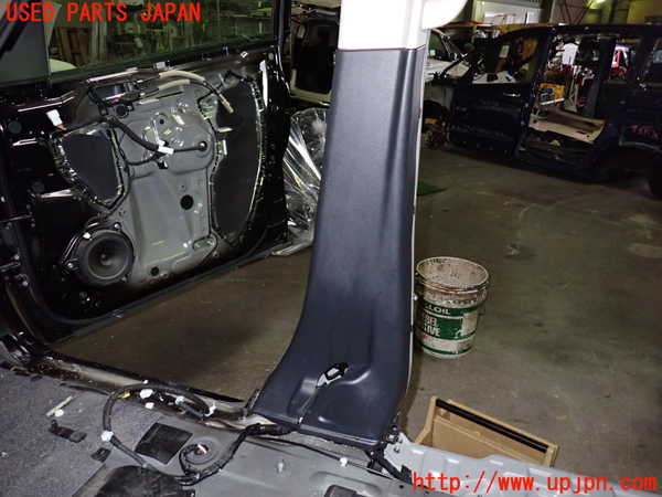 1UPJ-9231817665]セレナ C27系(GFC27)右センターピラートリム 中古_3