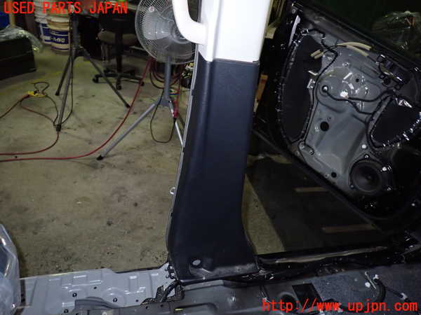 1UPJ-9231817670]セレナ C27系(GFC27)左センターピラートリム 中古_3