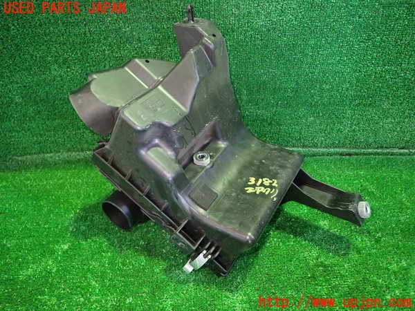 1UPJ-9231822560]レクサス・CT200h(ZWA10)エアクリーナーボックス 中古_2