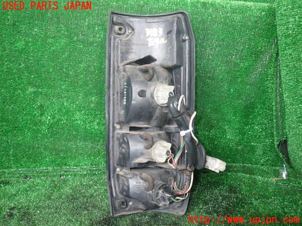 1UPJ-9231831536]ランクルプラド(KZJ78W)左テールランプ 中古_2