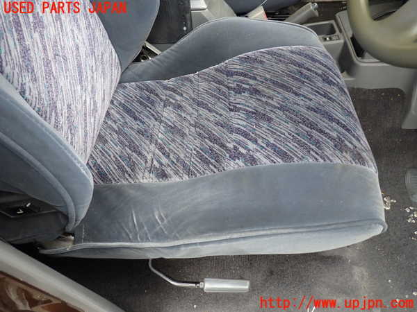 1UPJ-9231837035]ランクルプラド(KZJ78W)運転席シート 中古_3