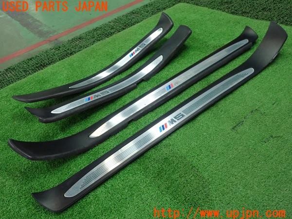 3UPJ=9231840616]BMW M5(NB50 E60)前期 純正 スカッフプレート 4枚セット 中古_3