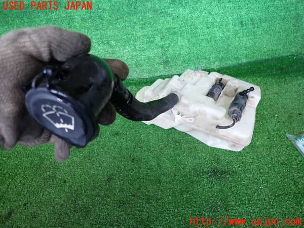 2UPJ-9231846791]BMW M5(NB50)(E60)ウォッシャータンク1 中古_2
