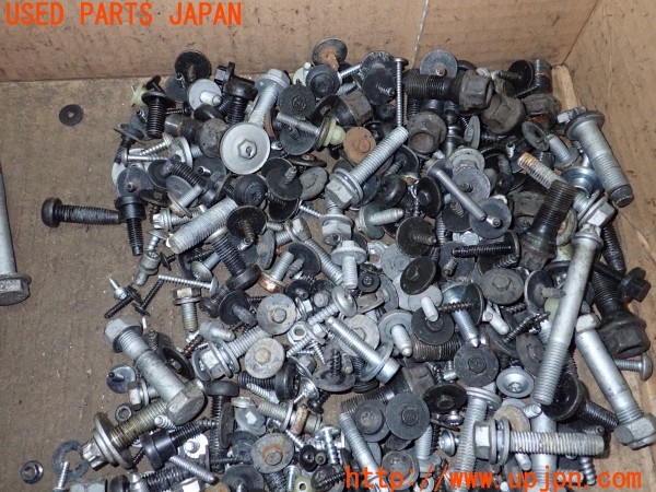 3UPJ=9231850720]BMW 523i(XG20 F10)ネジ・ナット・ステー類 セット ジャンク_4