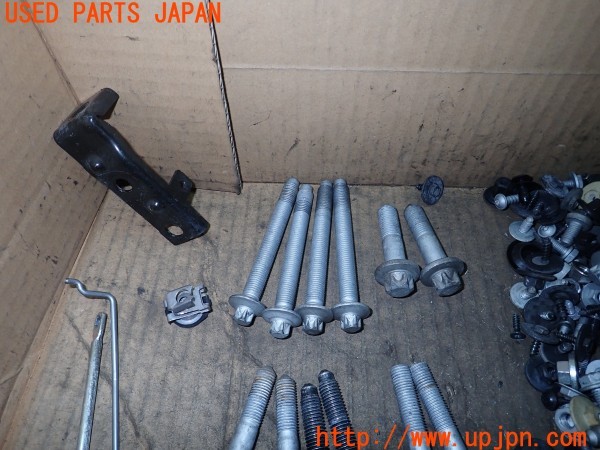 3UPJ=9231860720]BMW ミニ(MINI)クーパーD(XN15M F56)ネジ・ナット・ステー類 セット ジャンク_2