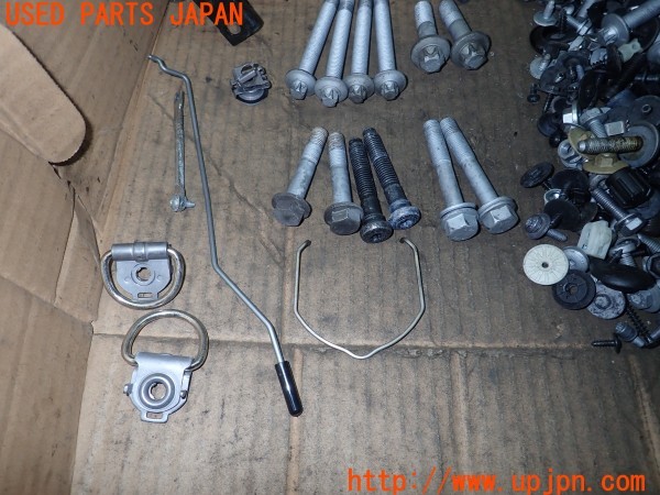 3UPJ=9231860720]BMW ミニ(MINI)クーパーD(XN15M F56)ネジ・ナット・ステー類 セット ジャンク_3