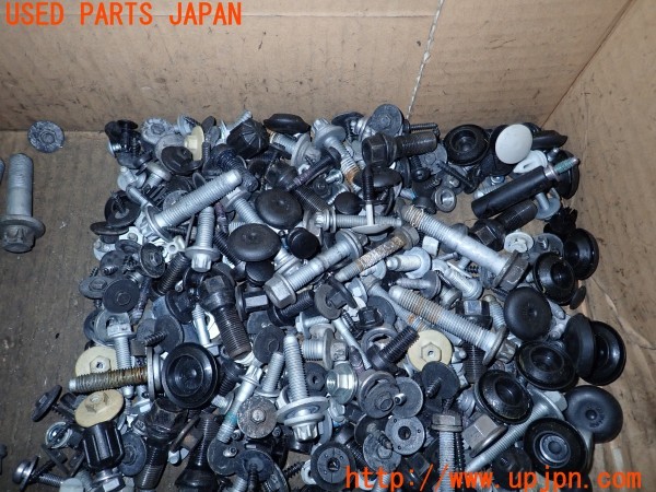 3UPJ=9231860720]BMW ミニ(MINI)クーパーD(XN15M F56)ネジ・ナット・ステー類 セット ジャンク_4