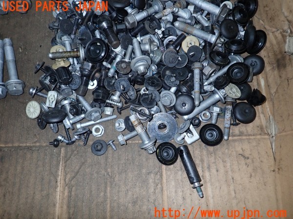 3UPJ=9231860720]BMW ミニ(MINI)クーパーD(XN15M F56)ネジ・ナット・ステー類 セット ジャンク_5