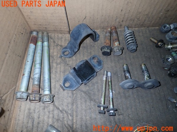 3UPJ=9231870720]ハイエースワゴン(KZH100G)ネジ・ナット・ステー類 セット ジャンク_2