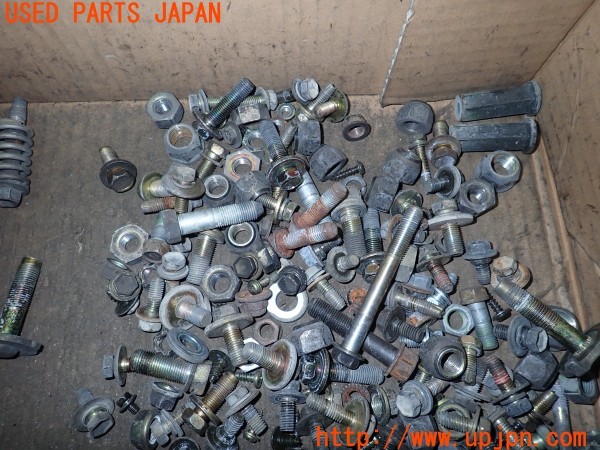 3UPJ=9231870720]ハイエースワゴン(KZH100G)ネジ・ナット・ステー類 セット ジャンク_4
