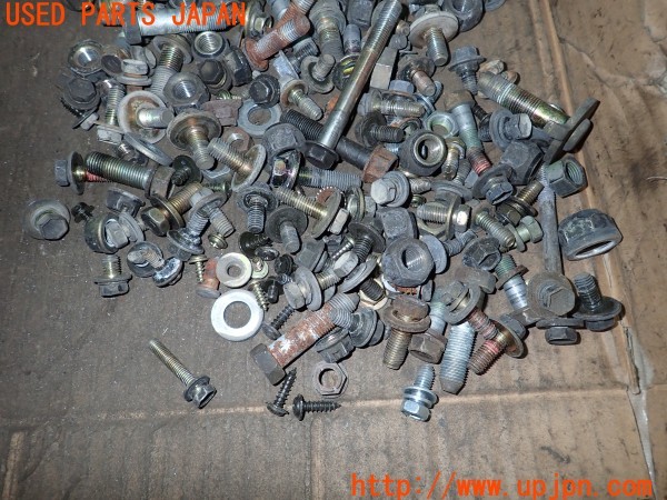 3UPJ=9231870720]ハイエースワゴン(KZH100G)ネジ・ナット・ステー類 セット ジャンク_5