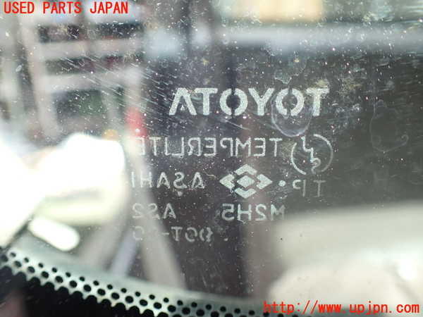 1UPJ-9231871380]ハイエースワゴン100系(KZH100G)右クォーターガラス 中古 ASAHI M2H5_3