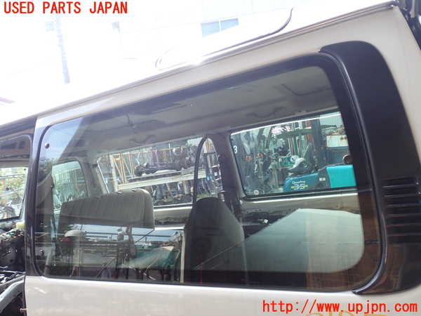 1UPJ-9231871382]ハイエースワゴン100系(KZH100G)左クォーターガラス 中古 ASAHI M2H4_1