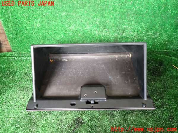 1UPJ-9231877516]ハイエースワゴン100系(KZH100G)グローブボックス1 中古_3