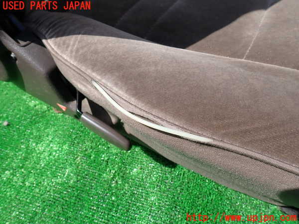 1UPJ-9231877035]ハイエースワゴン100系(KZH100G)運転席シート 中古_4
