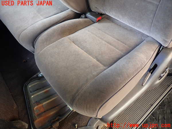 1UPJ-9231877175]ハイエースワゴン100系(KZH100G)左2列目シート 中古_3