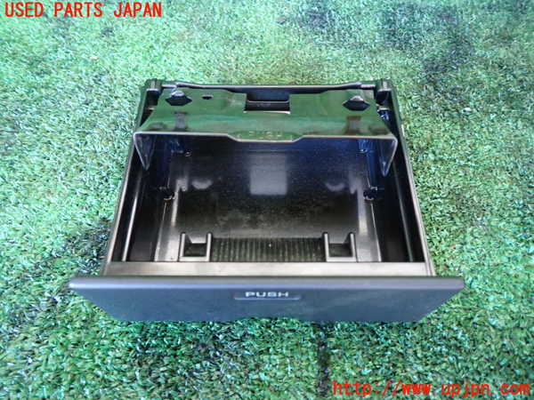 1UPJ-9231877821]ハイエースワゴン100系(KZH100G)灰皿1 中古_2