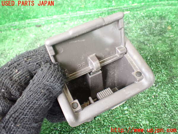 1UPJ-9231877822]ハイエースワゴン100系(KZH100G)灰皿2 中古_2