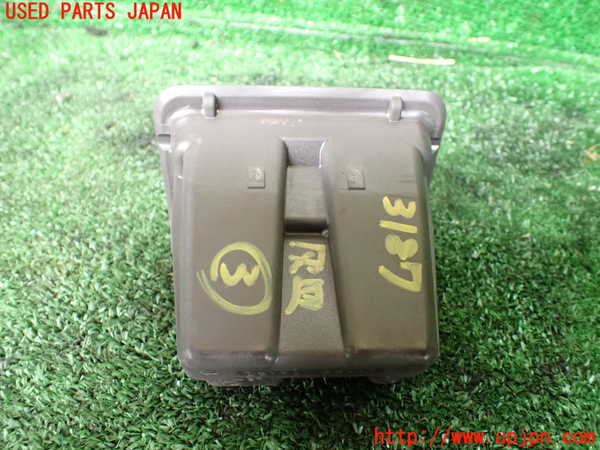 1UPJ-9231877823]ハイエースワゴン100系(KZH100G)灰皿3 中古_3