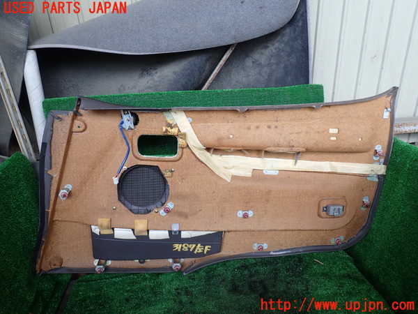 1UPJ-9231871264]ハイエースワゴン100系(KZH100G)左前ドア内張り 中古_4
