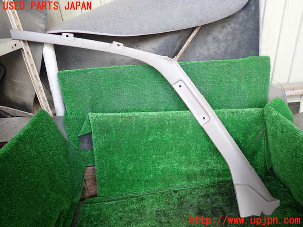 1UPJ-9231877660]ハイエースワゴン100系(KZH100G)左フロントピラートリム 中古_1