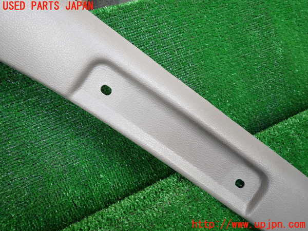 1UPJ-9231877660]ハイエースワゴン100系(KZH100G)左フロントピラートリム 中古_2