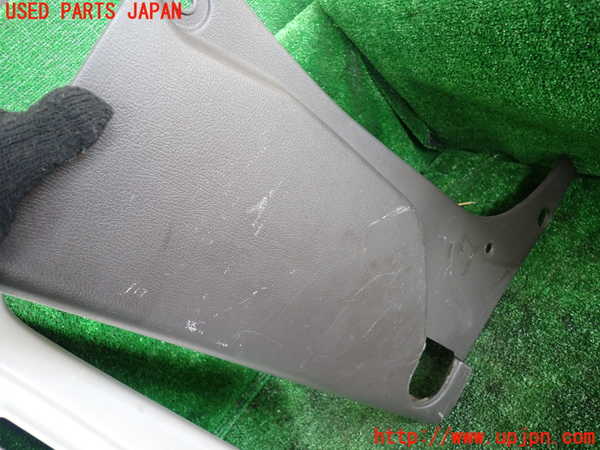 1UPJ-9231877670]ハイエースワゴン100系(KZH100G)左センターピラートリム 中古_2