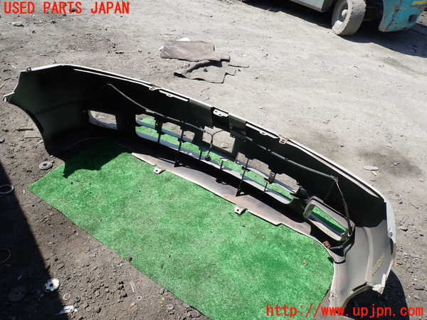 1UPJ-9231881010]グランドハイエース(VCH10W)フロントバンパー 中古_4