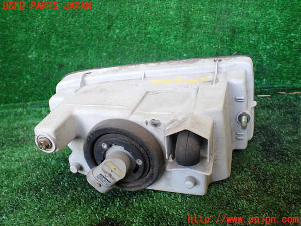 1UPJ-9231881182]グランドハイエース(VCH10W)左フォグ 中古_3