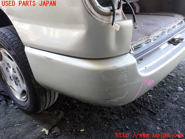 1UPJ-9231881610]グランドハイエース(VCH10W)リアバンパー 中古_4