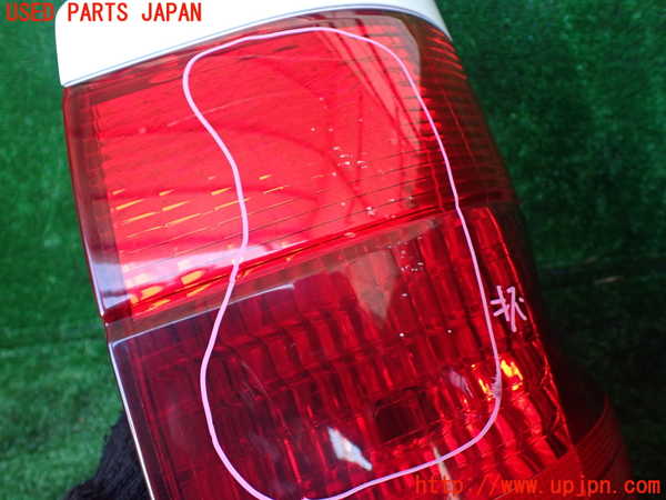 1UPJ-9231881530]グランドハイエース(VCH10W)右テールランプ 中古_2
