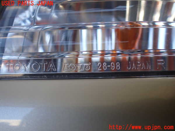 1UPJ-9231881530]グランドハイエース(VCH10W)右テールランプ 中古_4