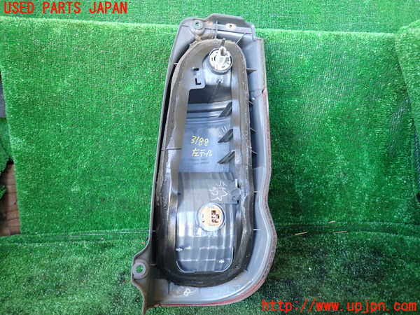 1UPJ-9231881536]グランドハイエース(VCH10W)左テールランプ 中古_3