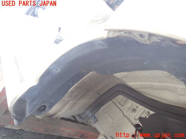 1UPJ-9231881090]グランドハイエース(VCH10W)右前フェンダーライナー 中古_4