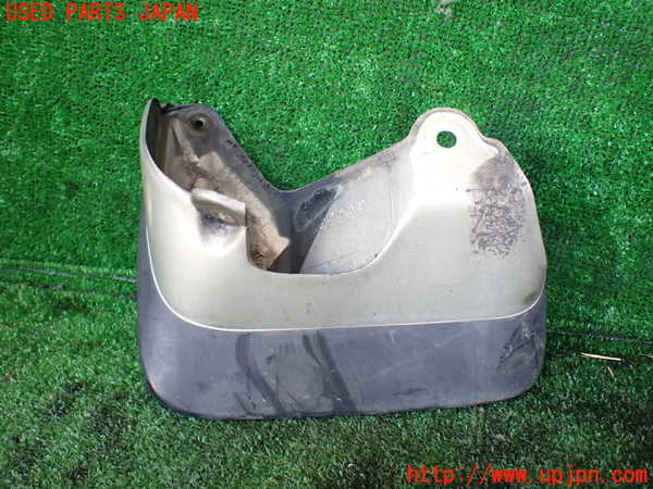 1UPJ-9231881452]グランドハイエース(VCH10W)左フロントマッドガード(泥除け) 中古_2