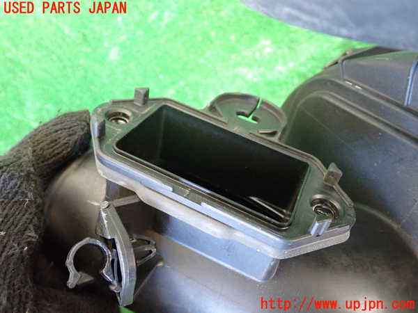 1UPJ-9231882560]グランドハイエース(VCH10W)エアクリーナーボックス 中古_3
