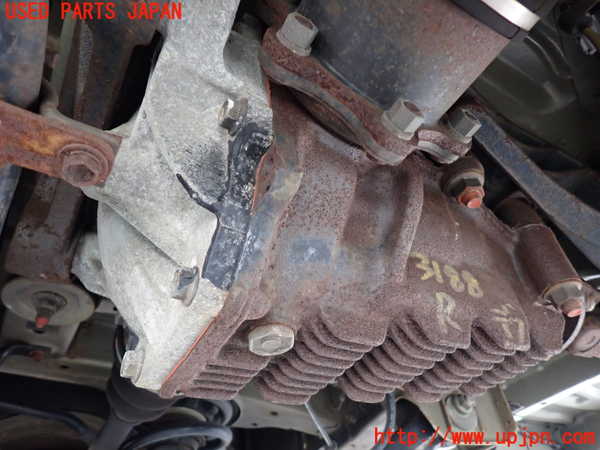 1UPJ-9231884355]グランドハイエース(VCH10W)リアデフ 中古_2