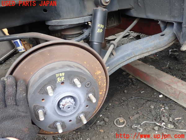 1UPJ-9231884300]グランドハイエース(VCH10W)右リアナックルハブ 中古_2