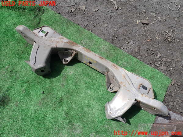 1UPJ-9231885285]グランドハイエース(VCH10W)フロントメンバー 中古_2