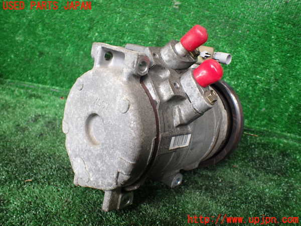 1UPJ-9231886025]グランドハイエース(VCH10W)エアコンコンプレッサー 中古_2