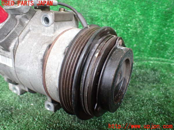 1UPJ-9231886025]グランドハイエース(VCH10W)エアコンコンプレッサー 中古_3