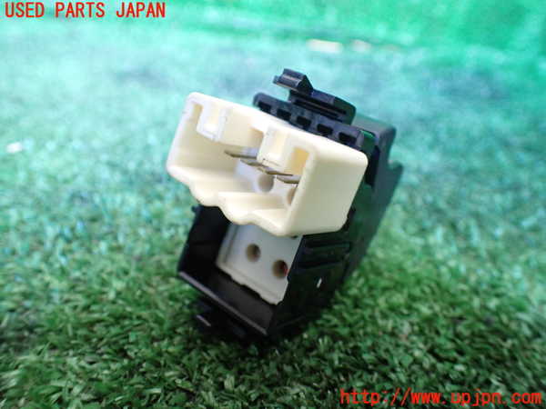 1UPJ-9231886245]グランドハイエース(VCH10W)左前パワーウィンドウスイッチ 中古_2