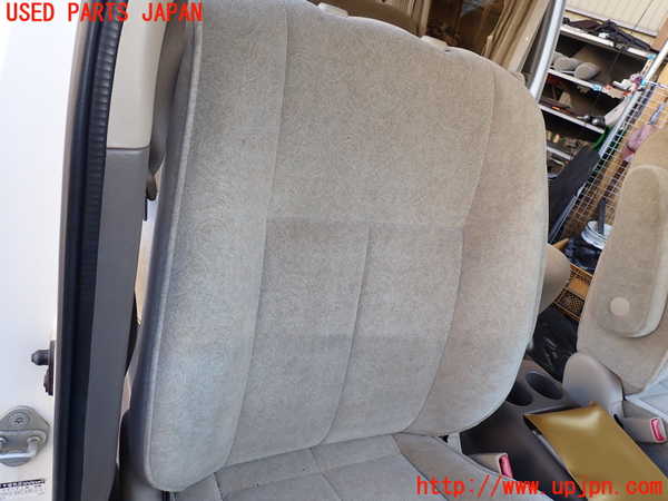 1UPJ-9231887035]グランドハイエース(VCH10W)運転席シート 中古_2